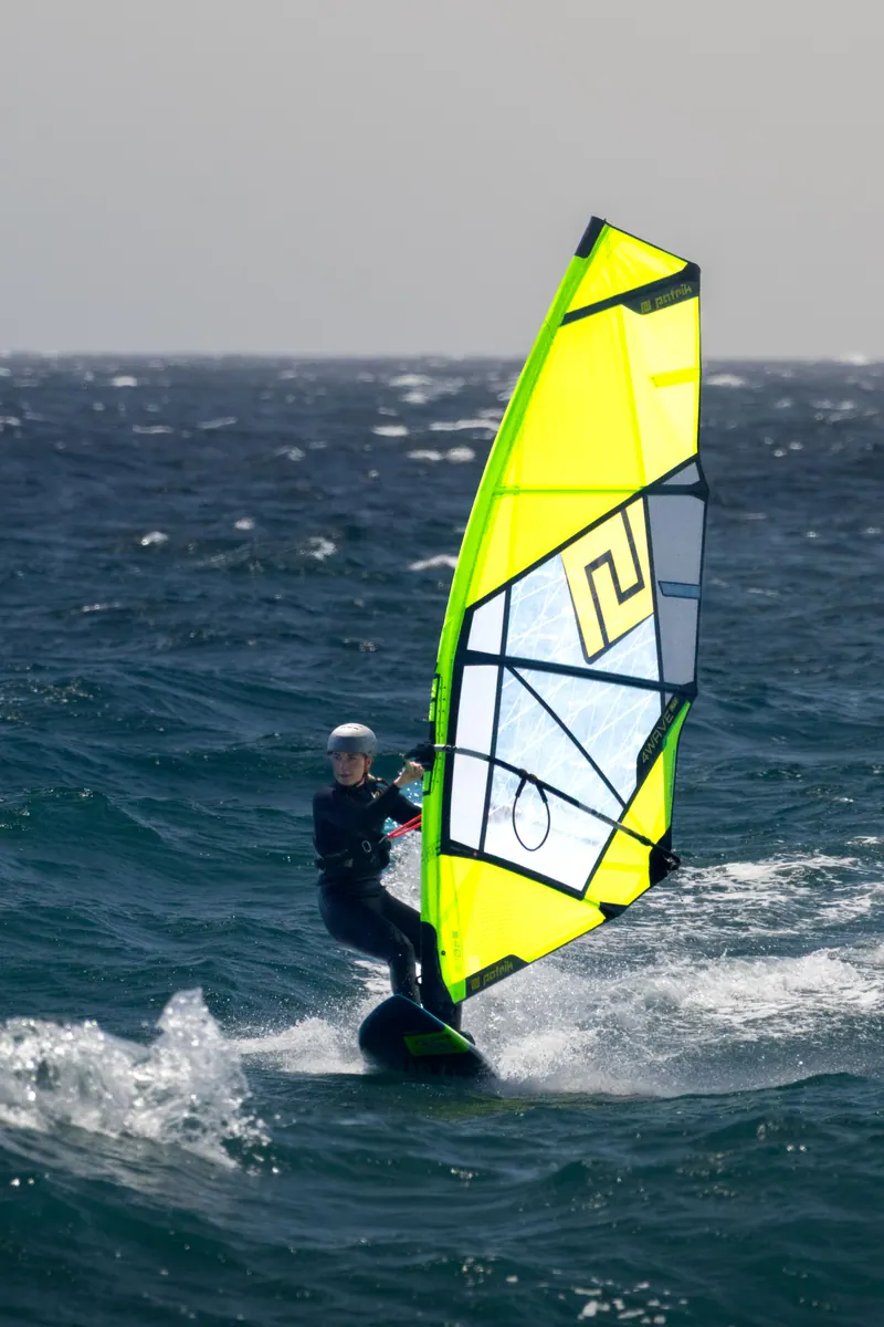 Perform in the wave — Gran Canaria, Pozo Izquierdo — photo by Karolina Zachowska