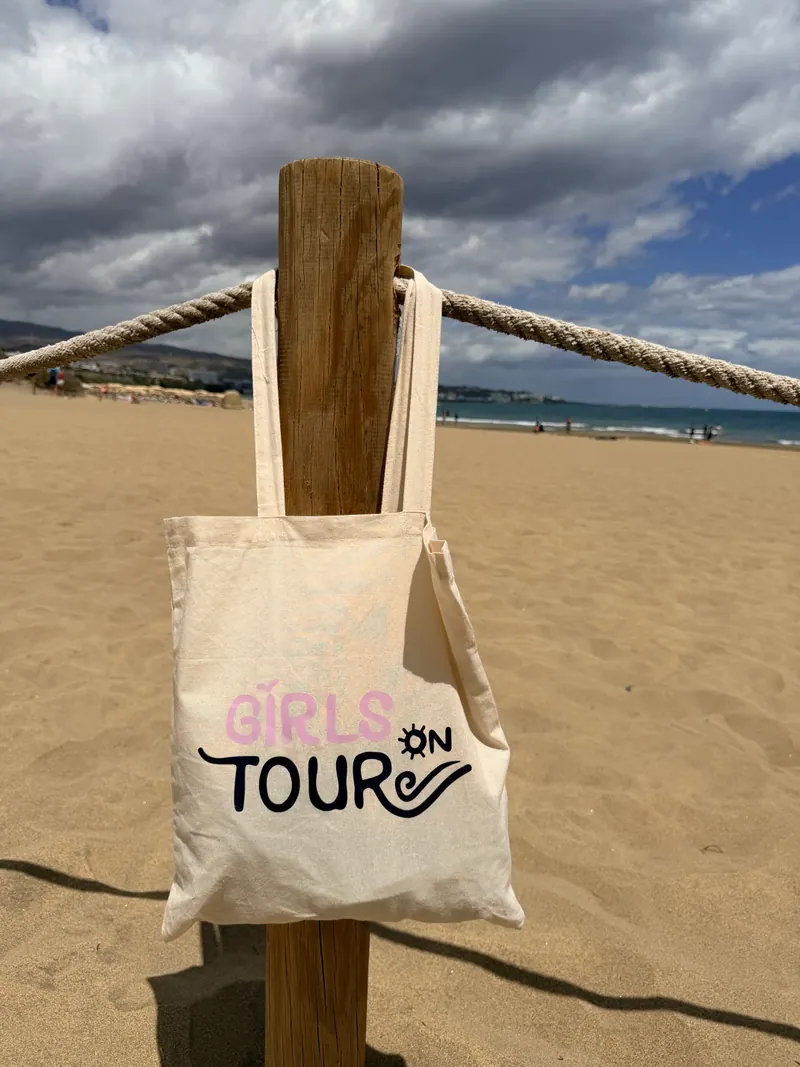 Girls on Tour Tote bag